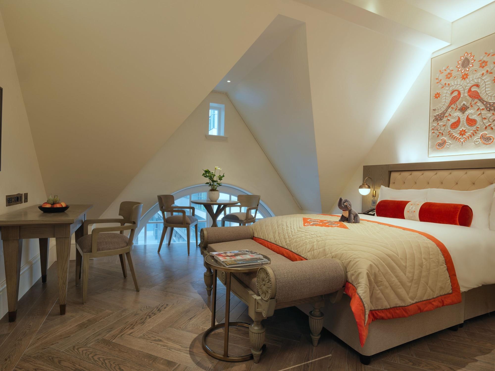 The Lalit London Hotel Bilik gambar A room at The Ivy Collection