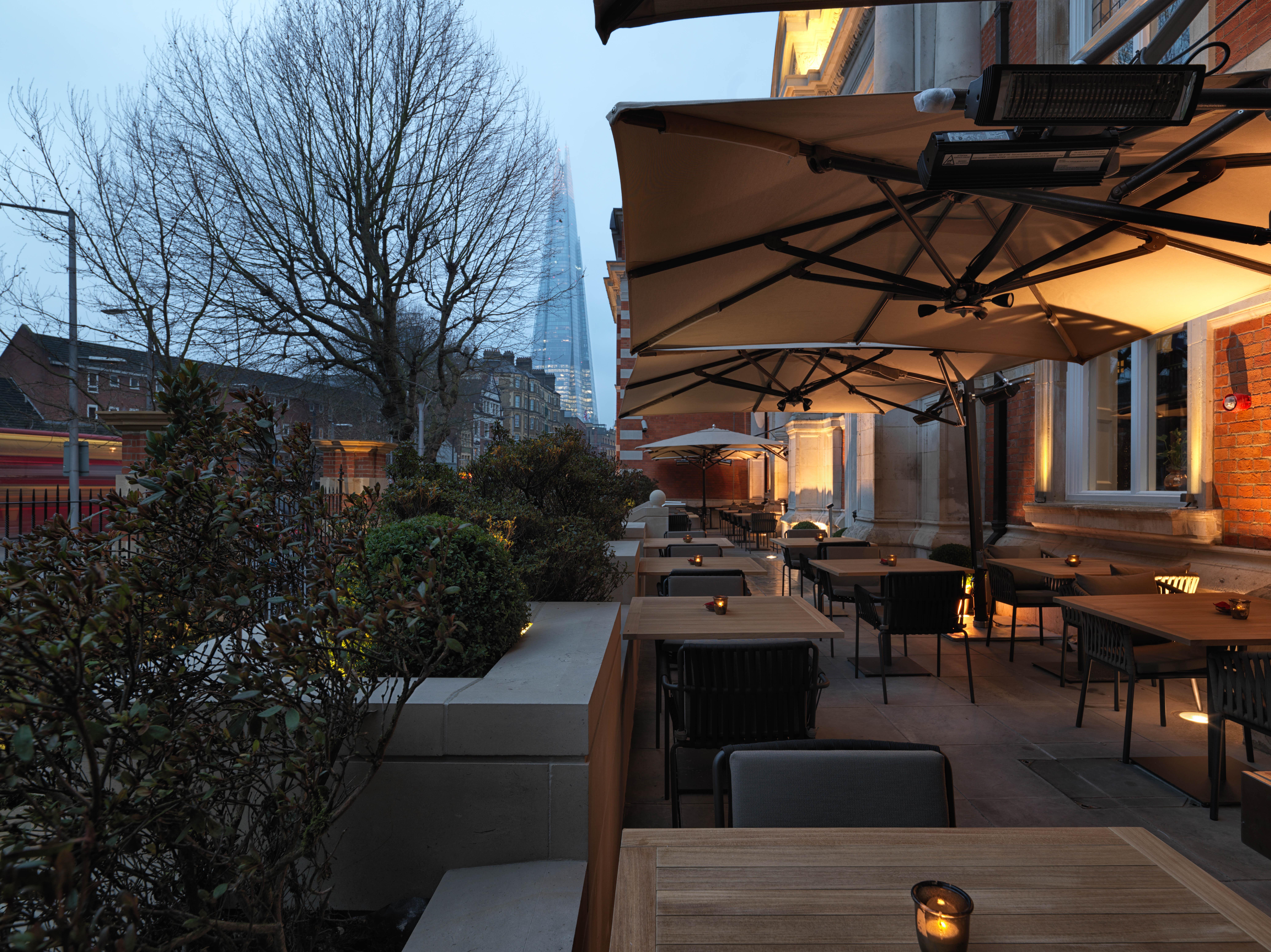 The Lalit London Hotel Luaran gambar The terrace at the River Café
