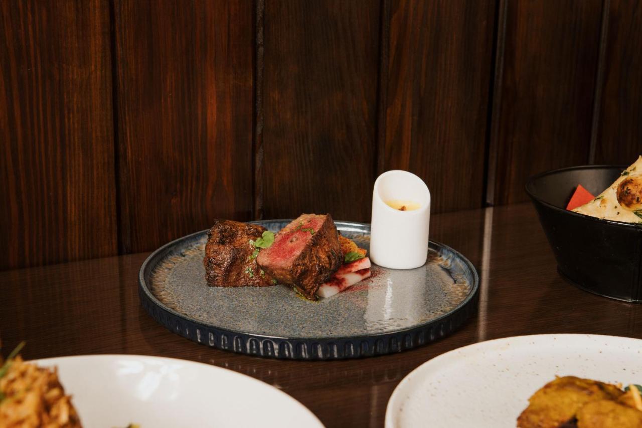 The Lalit London Hotel Luaran gambar A plate of grilled lamb