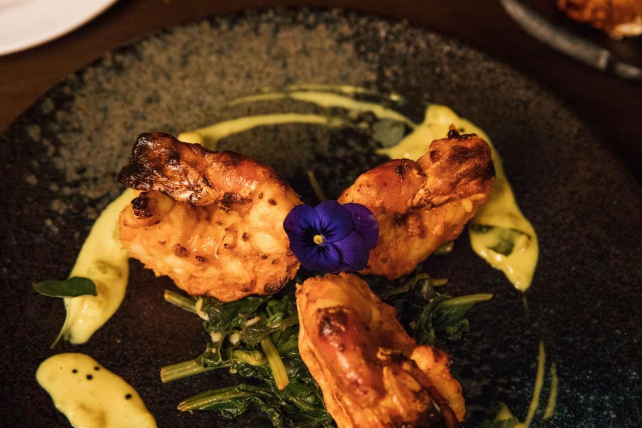 The Lalit London Hotel Luaran gambar A prawn starter at the restaurant