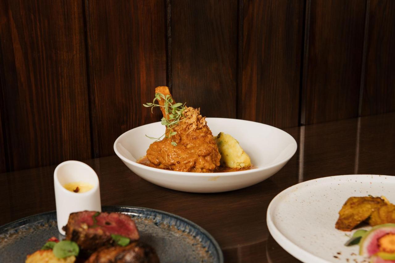 The Lalit London Hotel Luaran gambar A plate of chicken 65