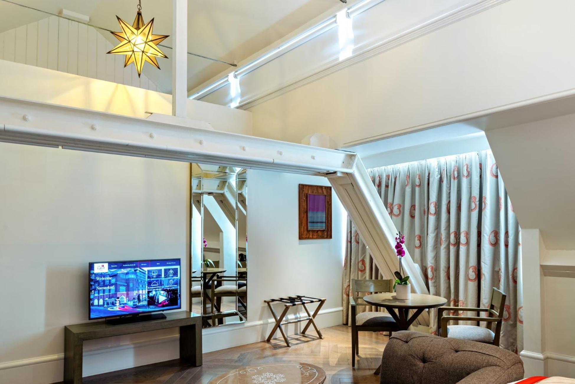 The Lalit London Hotel Luaran gambar A suite at the hotel