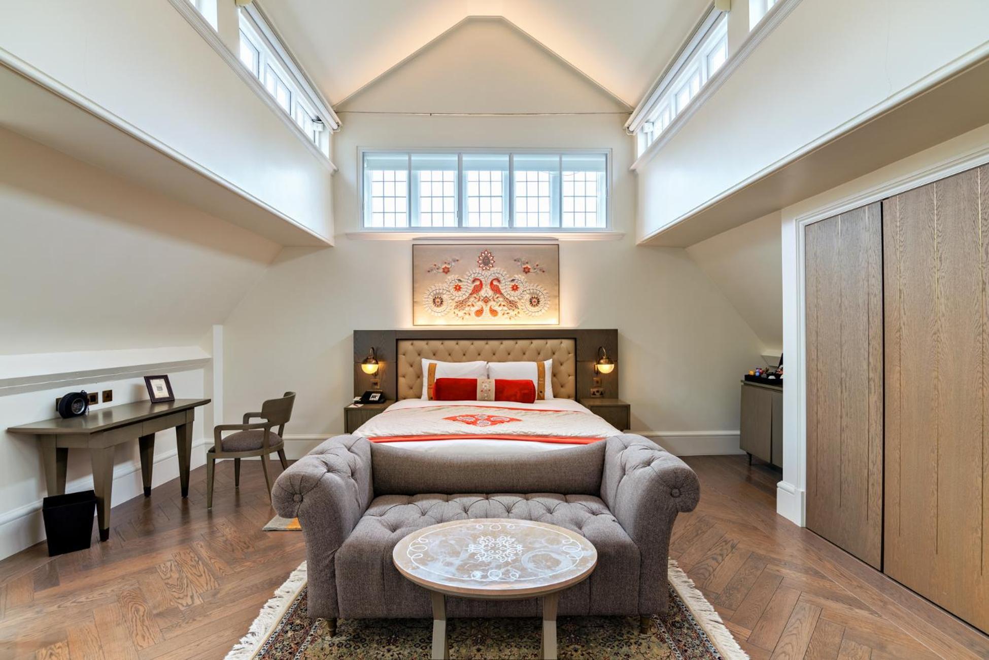 The Lalit London Hotel Luaran gambar A bedroom at the hotel