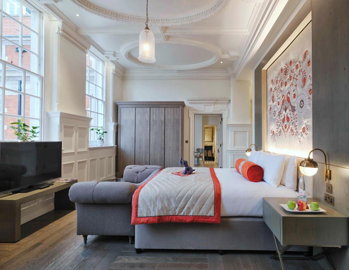 The Lalit London Hotel Luaran gambar A bedroom at the hotel