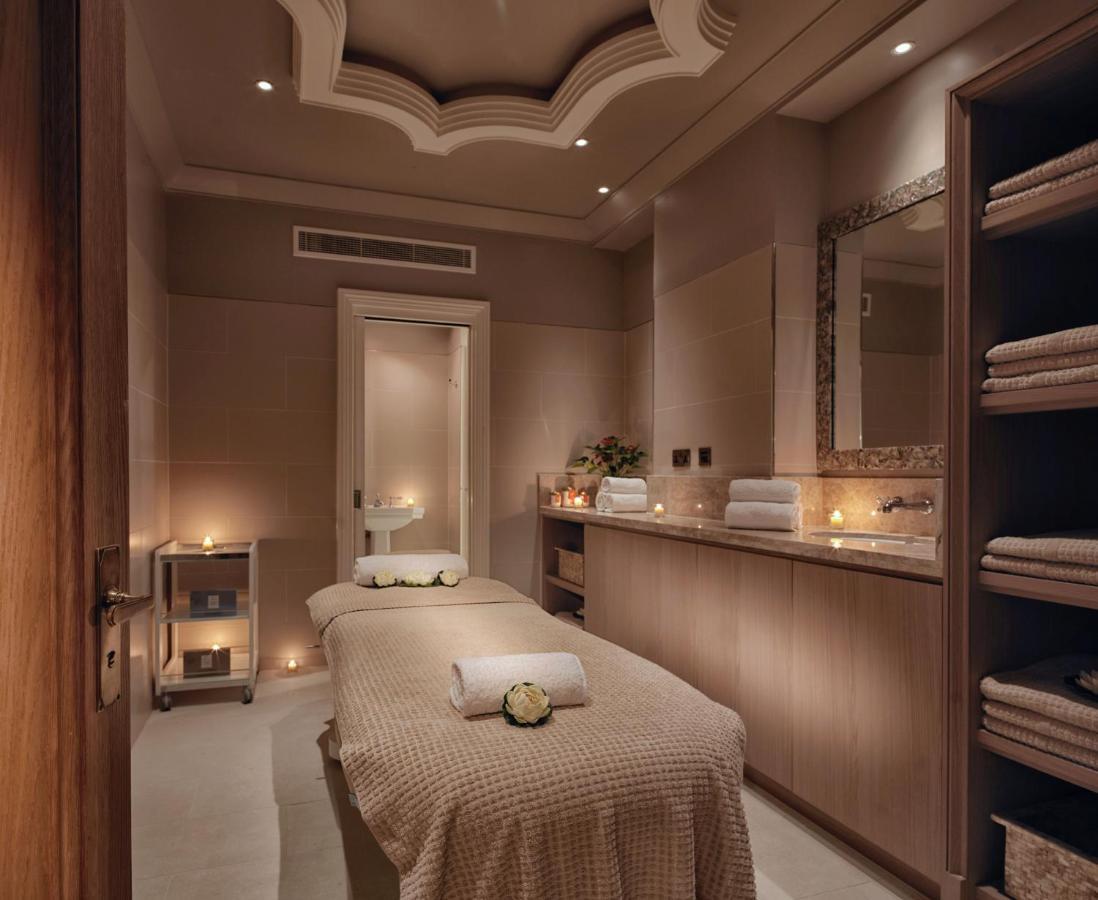 The Lalit London Hotel Luaran gambar A treatment room at the spa